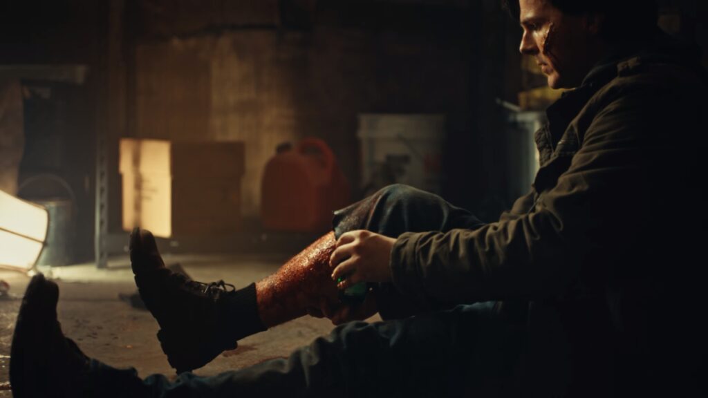Ethan Heals his Leg in Biohazard